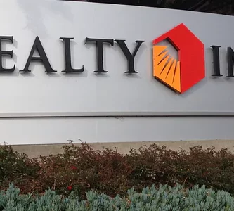 realty income wall street